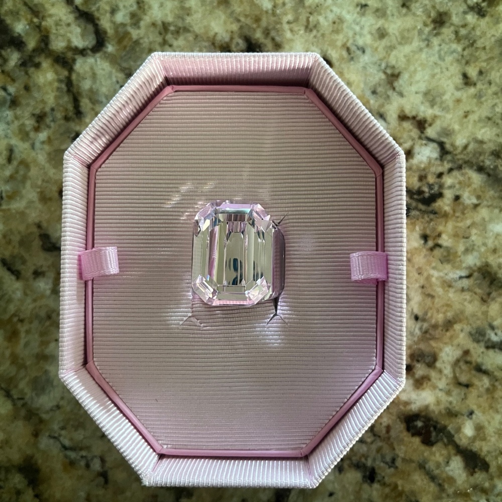 Swarovski Lucent cocktail ring in pink - Picture 2 of 4